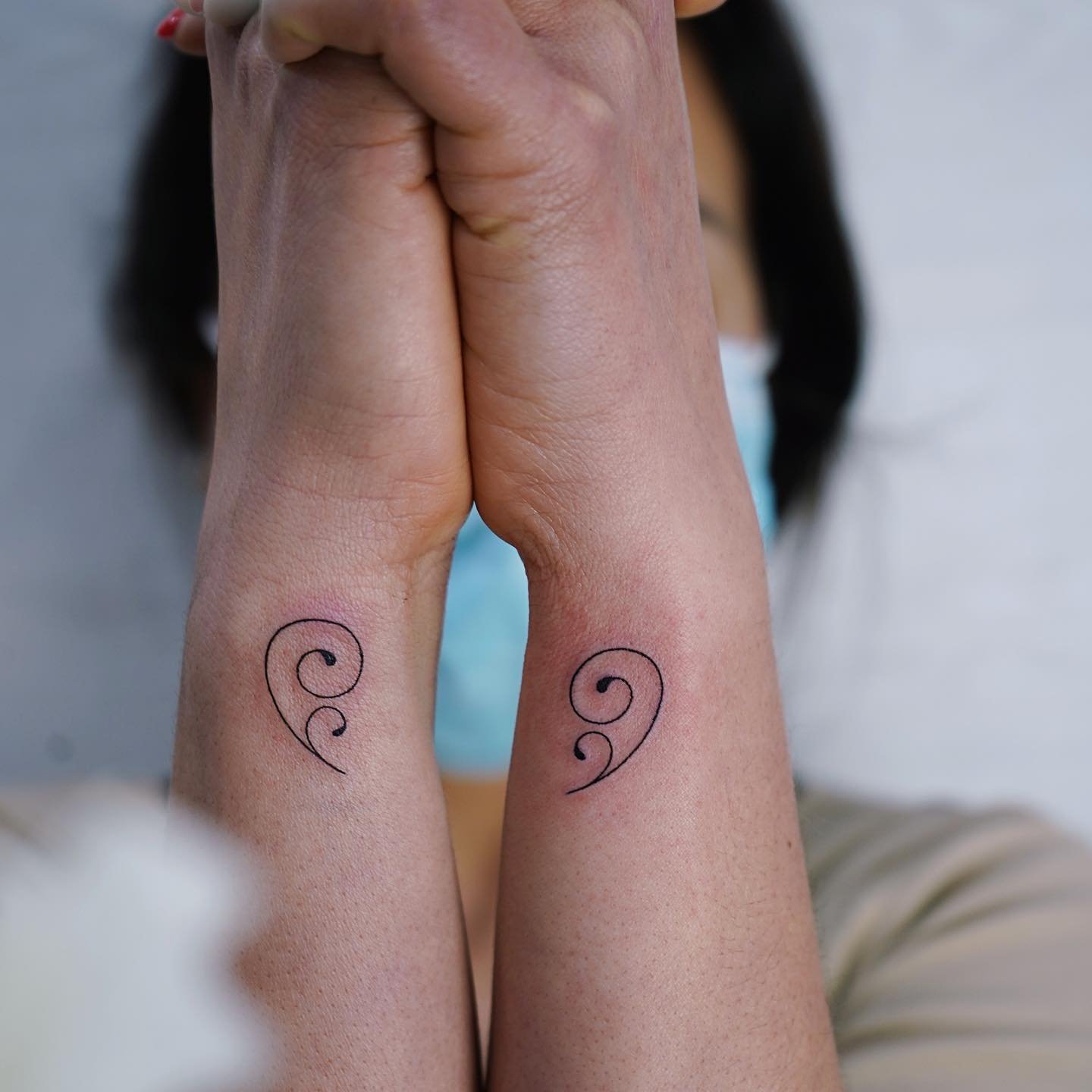 Tatuaje de matching en muneca, línea fina Sinkply Madrid
