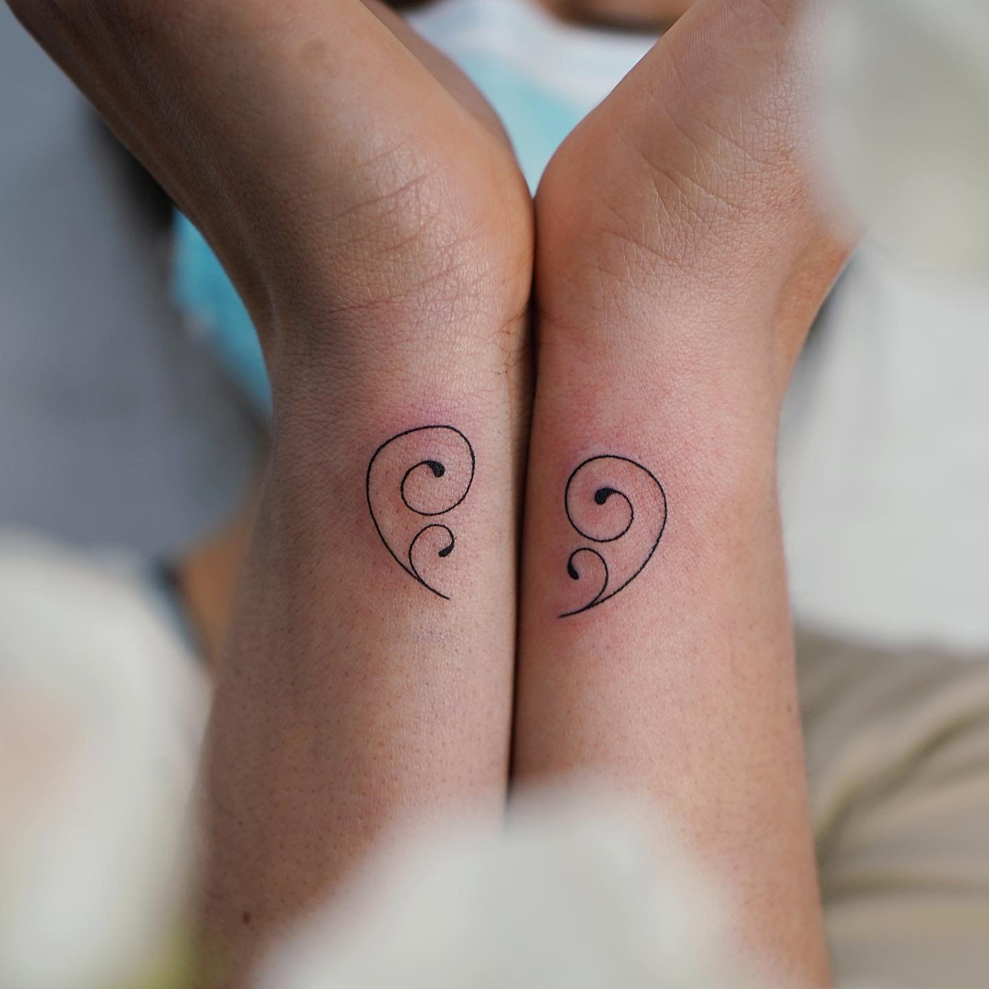Tatuaje de matching en muneca, línea fina Sinkply Madrid