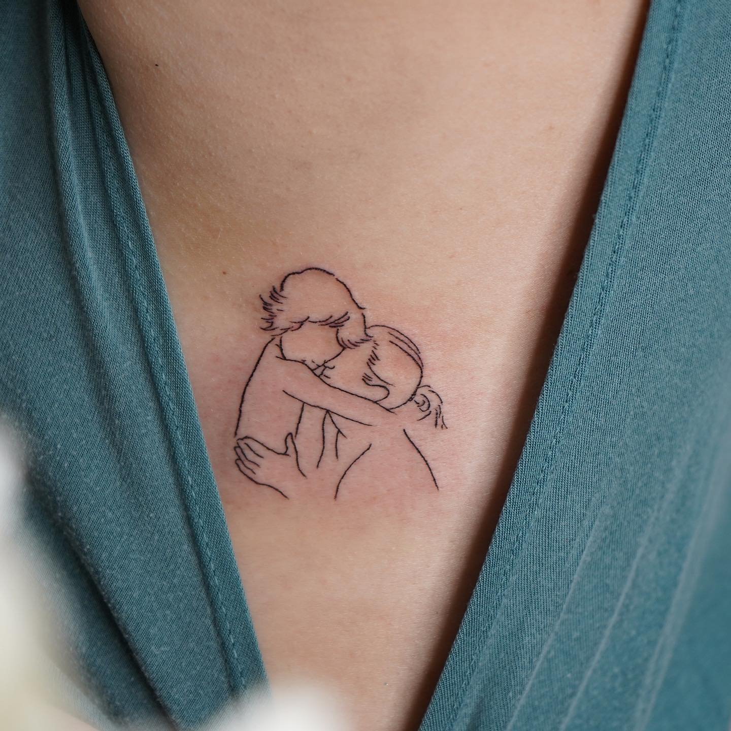Tatuaje de matching en muslo, línea fina Sinkply Madrid