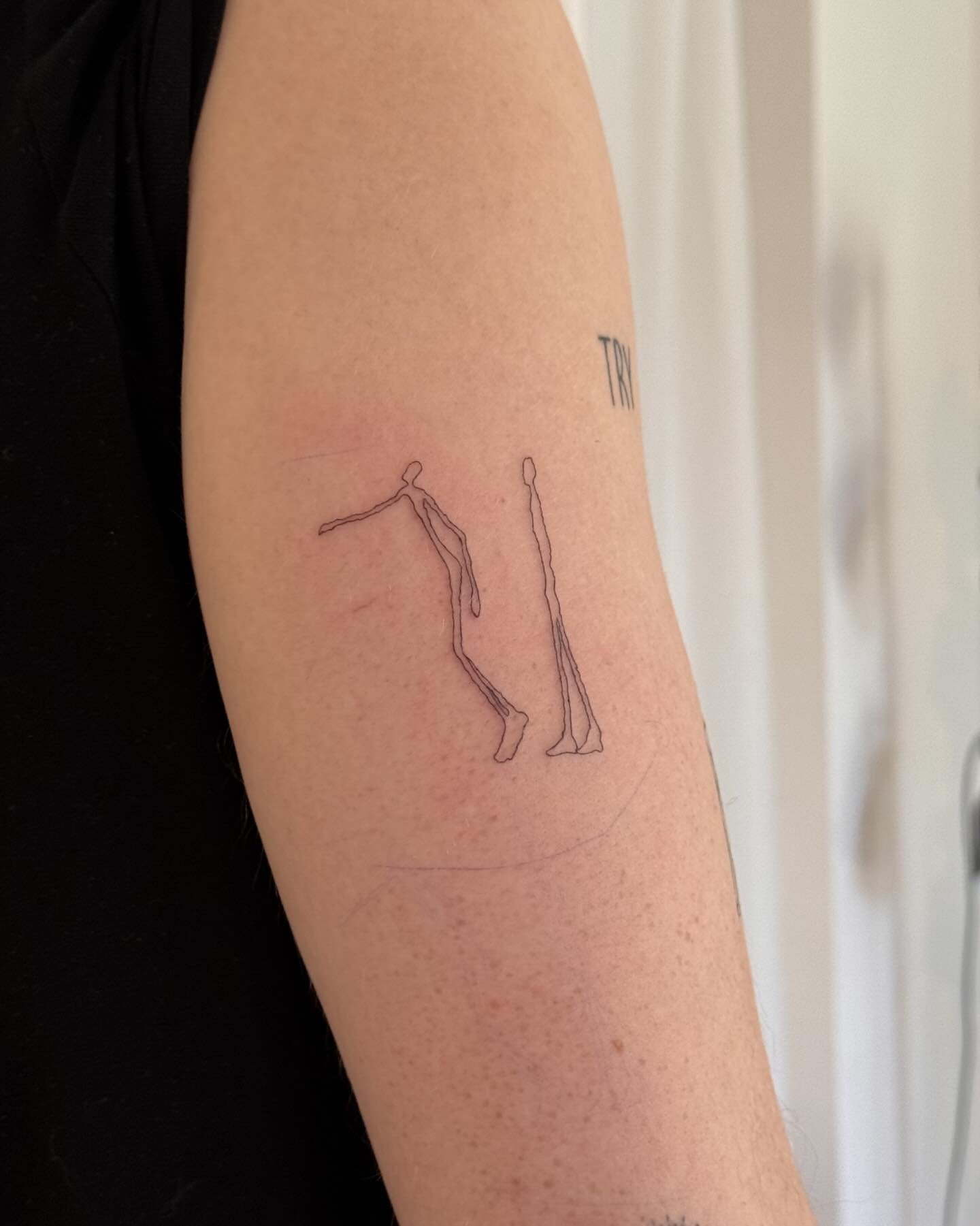 Tatuaje de matching en pie, línea fina Sinkply Madrid