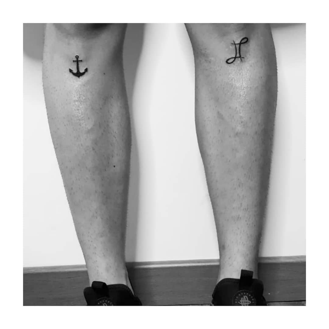 Tatuaje de matching en pierna, línea fina Sinkply Madrid