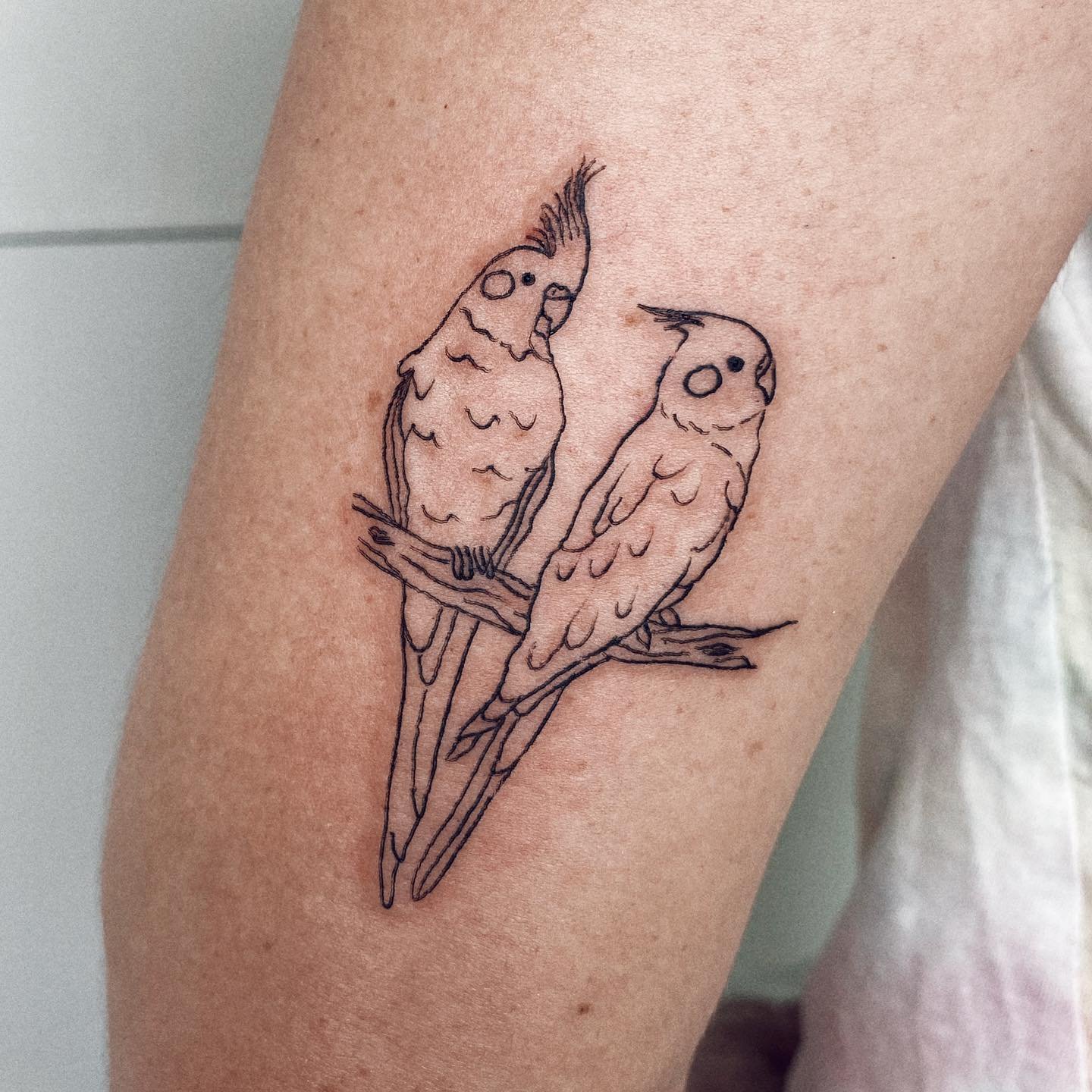 Tatuaje de matching en pierna, línea fina Sinkply Madrid