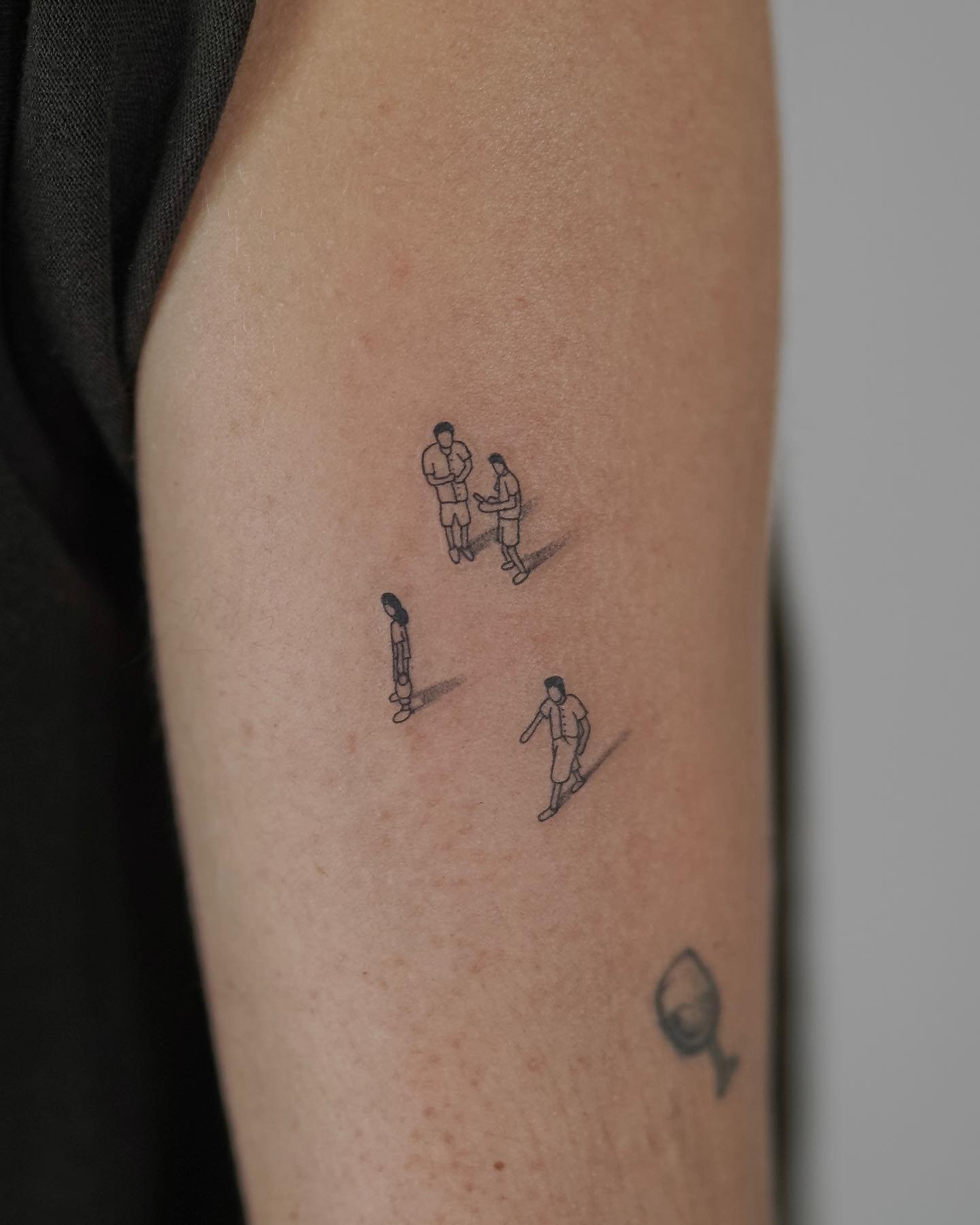 Tatuaje de matching en pierna, línea fina Sinkply Madrid