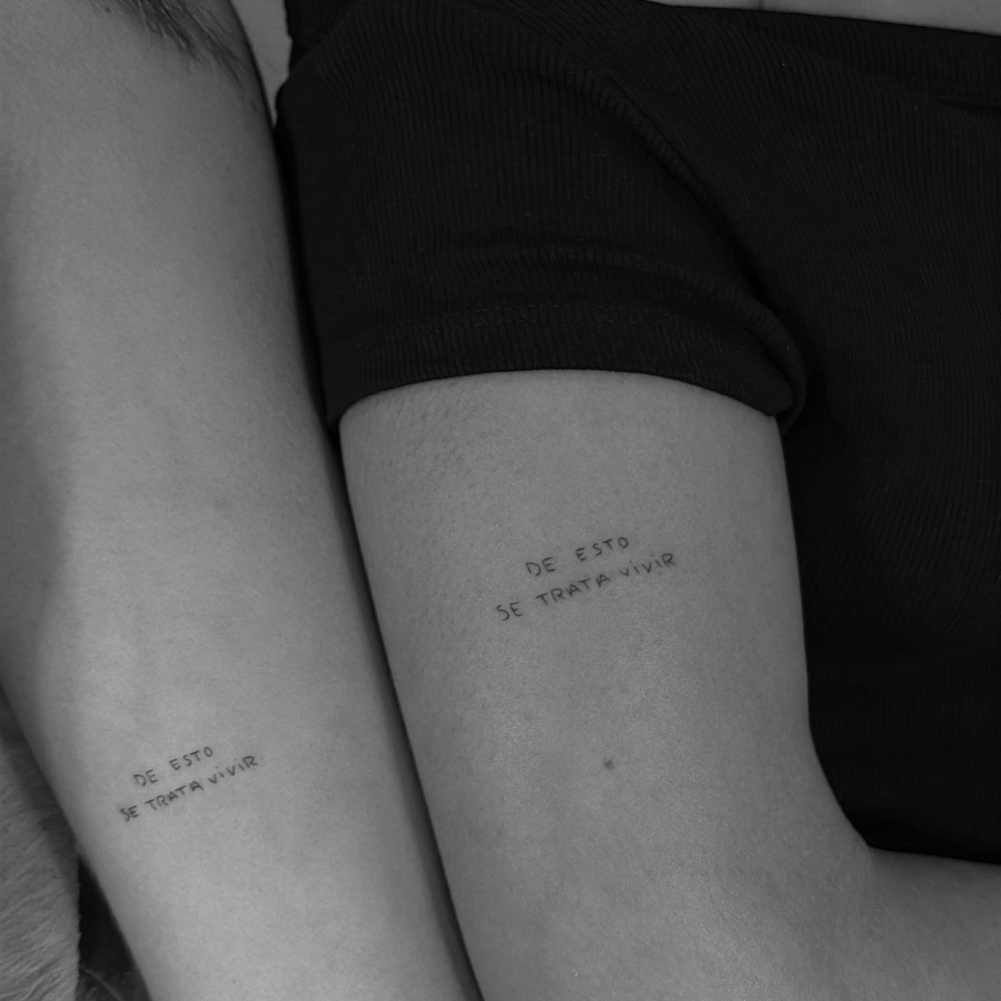 Tatuaje de matching en pierna, línea fina Sinkply Madrid