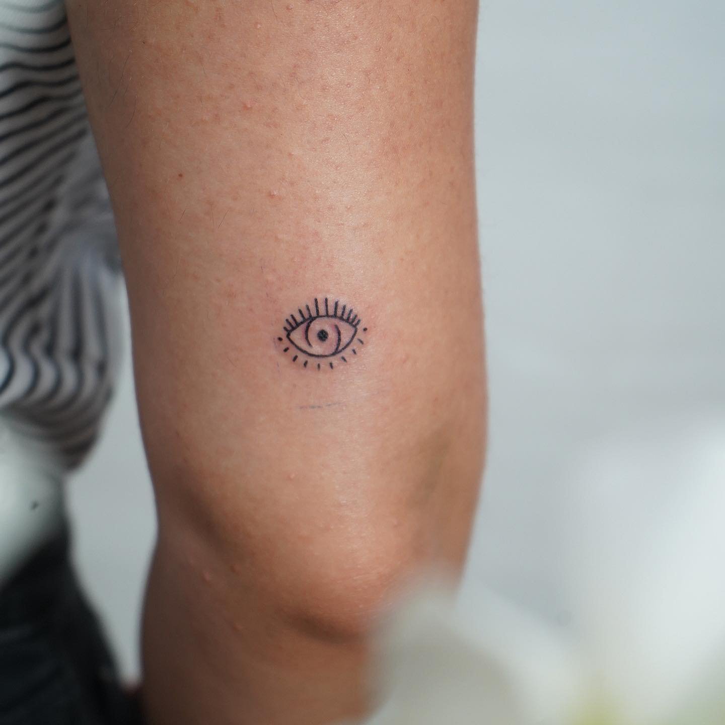 Tatuaje de ornamental en antebrazo, línea fina Sinkply Madrid