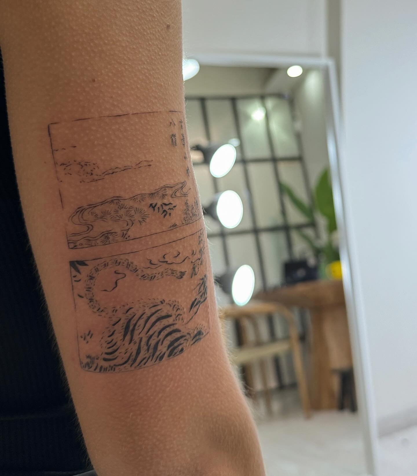 Tatuaje de ornamental en antebrazo, línea fina Sinkply Madrid
