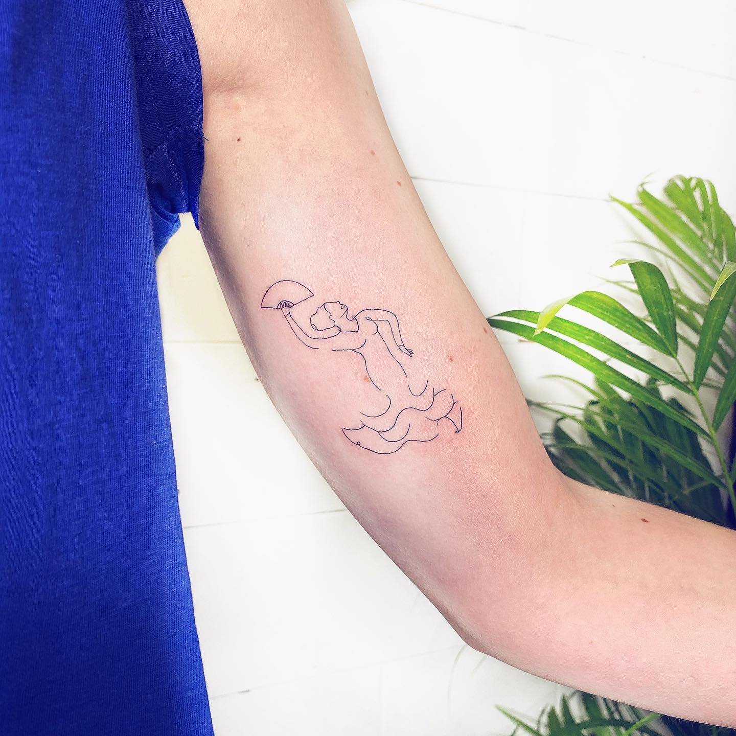 Tatuaje de ornamental en antebrazo, línea fina Sinkply Madrid