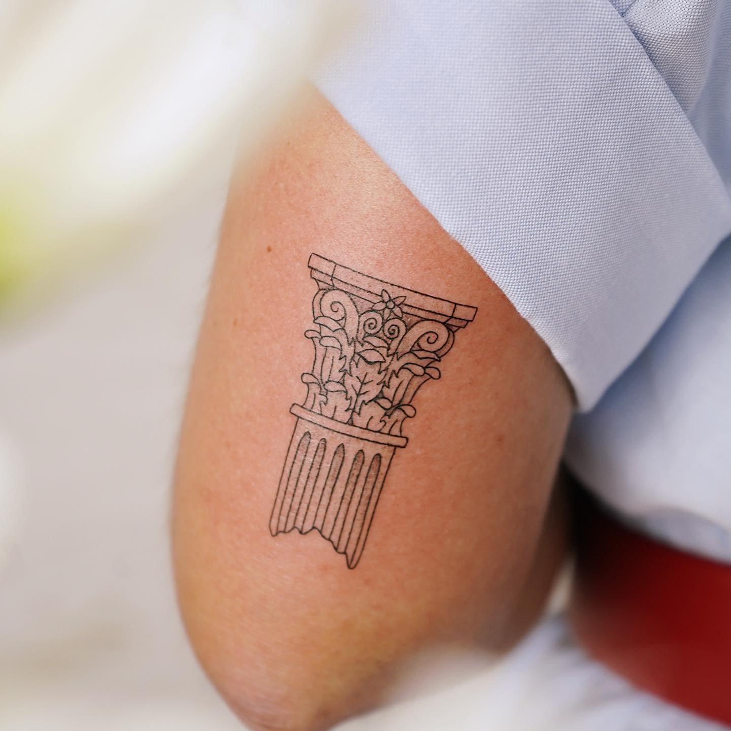Tatuaje de ornamental en brazo, línea fina Sinkply Madrid
