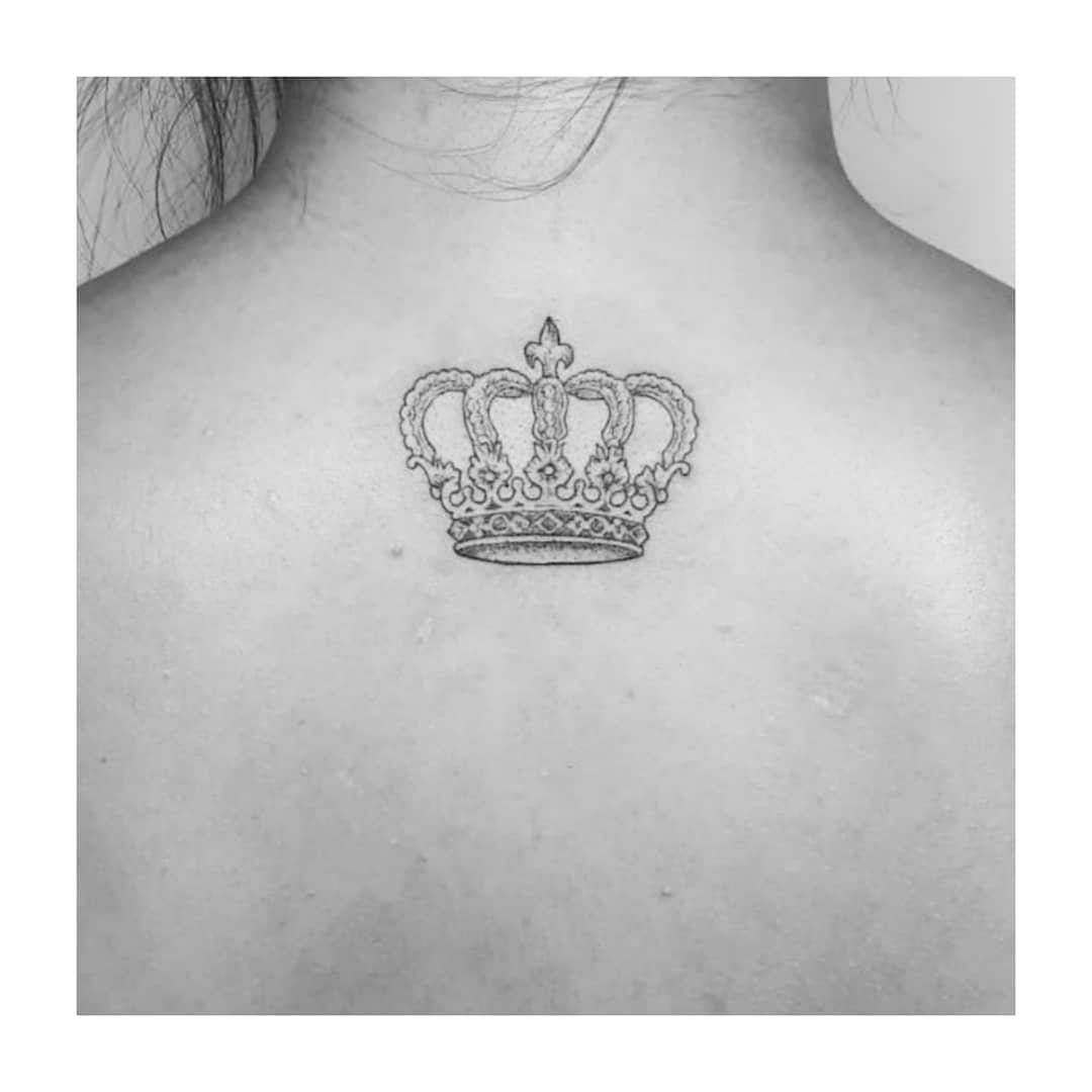 Fineline-Tattoo · Ornamental · Brust · Sinkply Zürich