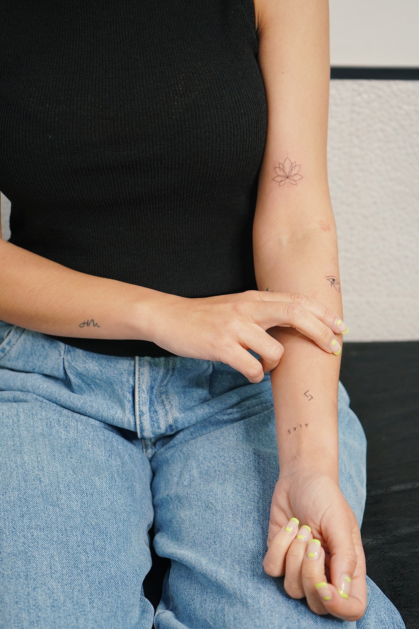 Tatuaje de composicion en zona desconocida, línea fina